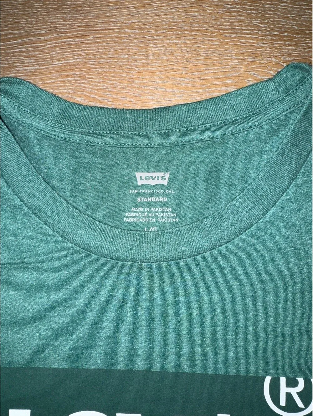Levi’s Standard Fit Classic Graphic T-SHIRT  SIZE LARGE Green